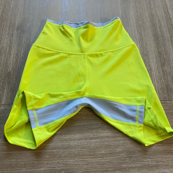 Wilo Women’s Color-block Biker Shorts Neon Yellow Light Blue - Picture 4 of 9